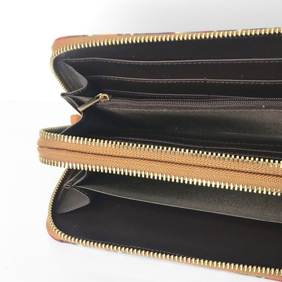 Last ONE! Vibrant Double Decker Wallet with Detachable Wristlet Strap - Picture 4 of 7